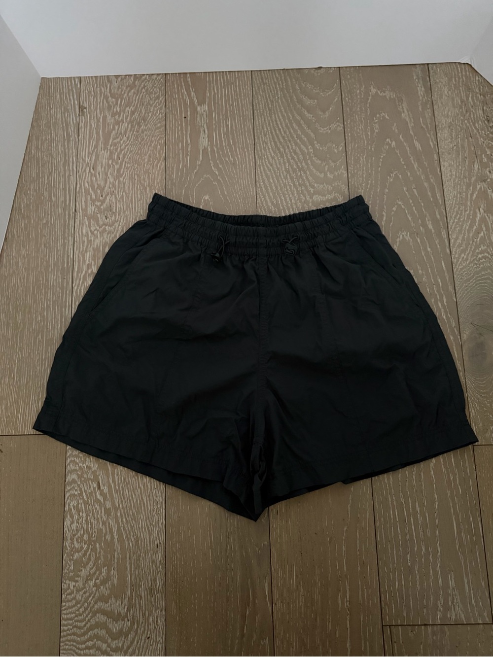 Uniqlo Dark Grey Women's Nylon Athletic Elastic-Waist Shorts
